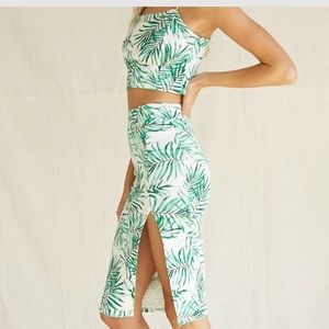 F21 tropical cropped cami and high-slit skirt | Green and white | Size: M